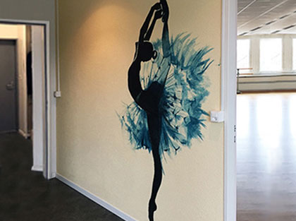 wandmalerei einer Ballerina